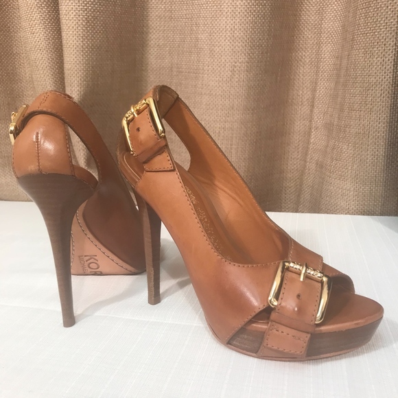 Michael Kors Shoes - Michael Kors Leather heels sz 7